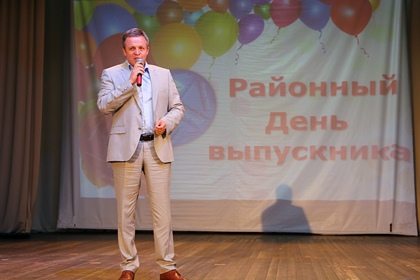 Павел Сумароков поздравил выпускников Усольского района с окончанием школы